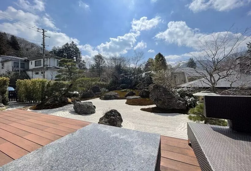 پانسیون Onsen & Garden Asante Inn