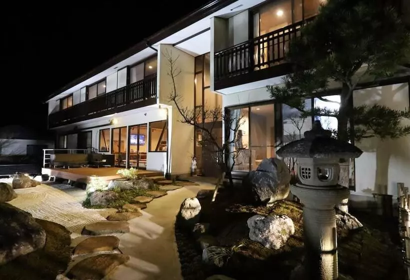 پانسیون Onsen & Garden Asante Inn