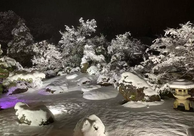 پانسیون Onsen & Garden Asante Inn