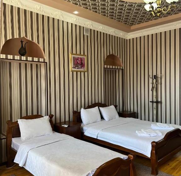 بنسيون Shahnoza Grand