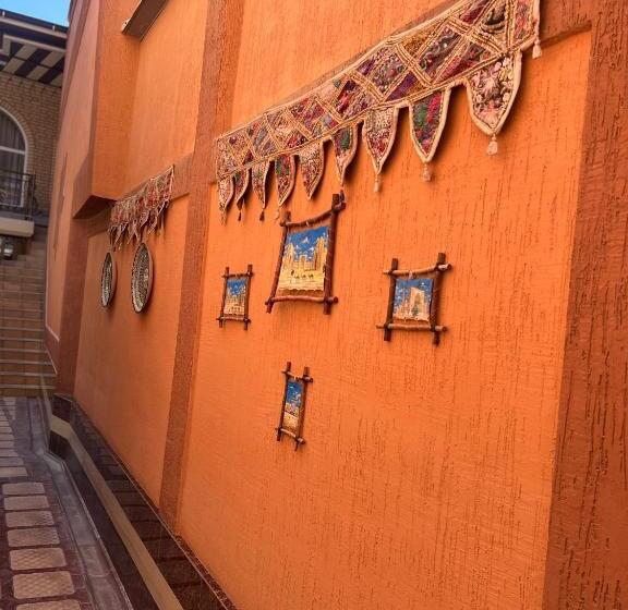 بنسيون Shahnoza Grand