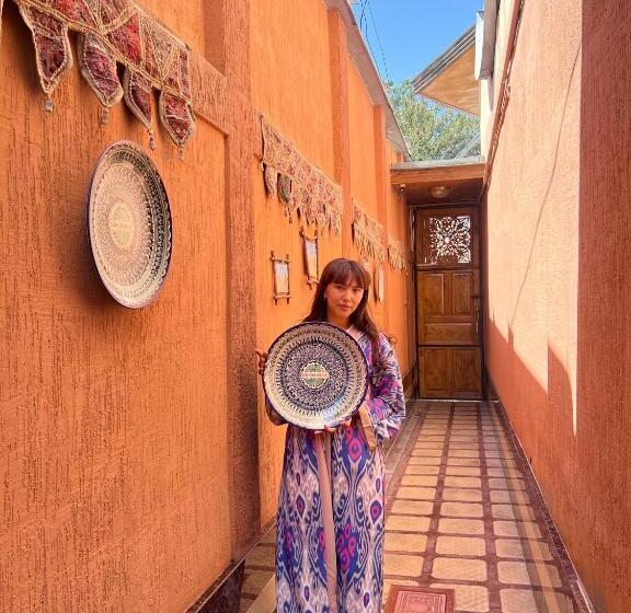 بنسيون Shahnoza Grand