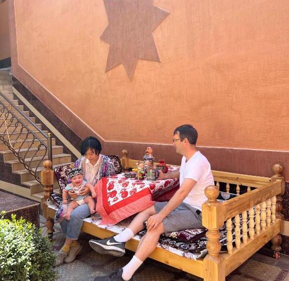 بنسيون Shahnoza Grand