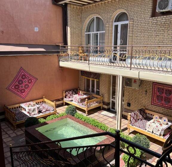 بنسيون Shahnoza Grand