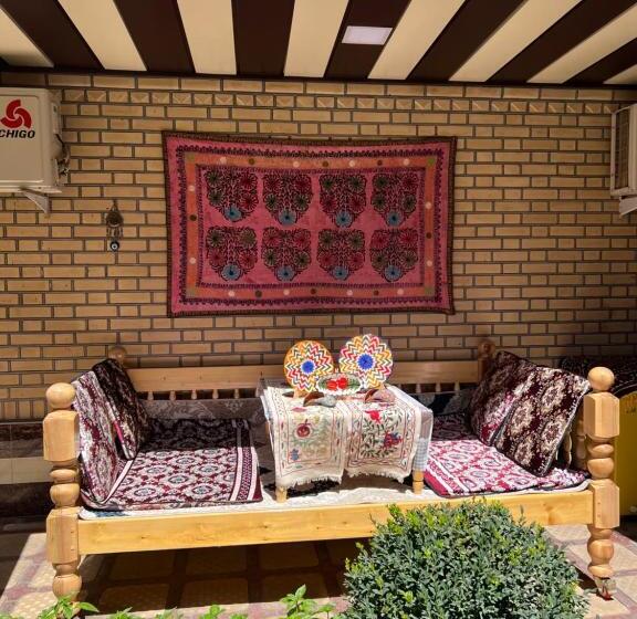 بنسيون Shahnoza Grand