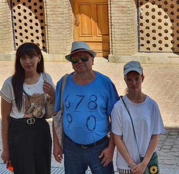 بنسيون Shahnoza Grand