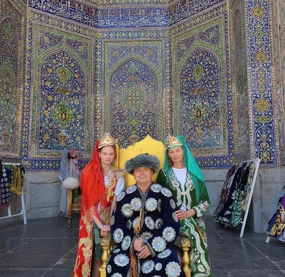 بنسيون Shahnoza Grand