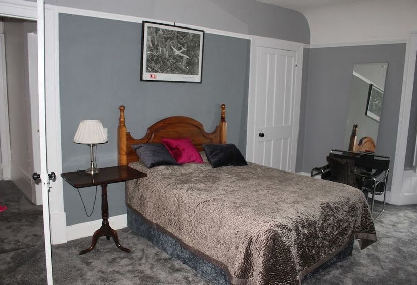 The Victorian House B&b