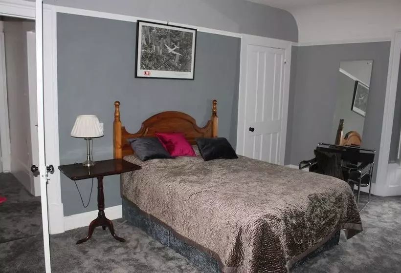The Victorian House B&b