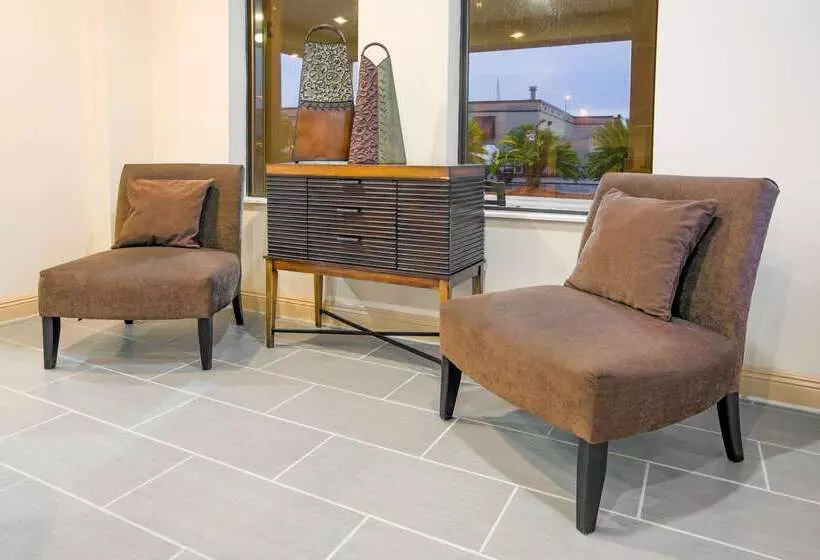 호텔 Days Inn By Wyndham Denham Springsbaton Rouge East