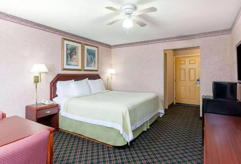 호텔 Days Inn By Wyndham Holladay