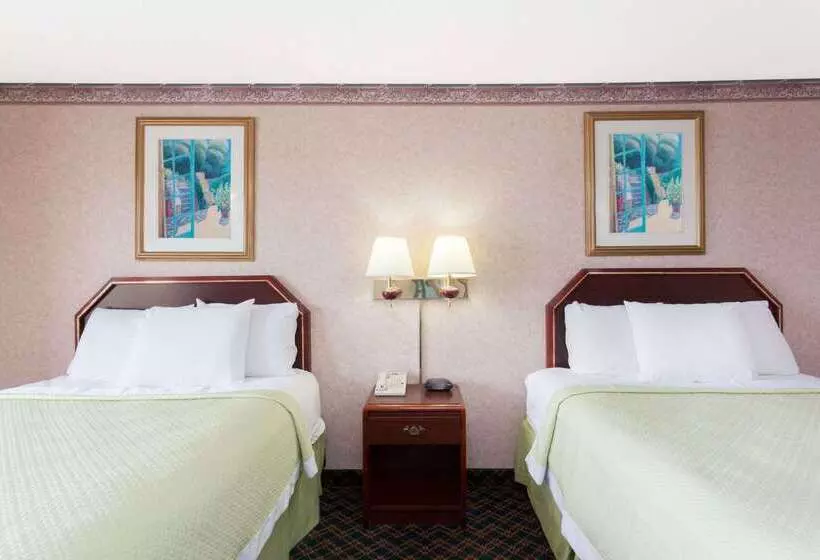 호텔 Days Inn By Wyndham Holladay