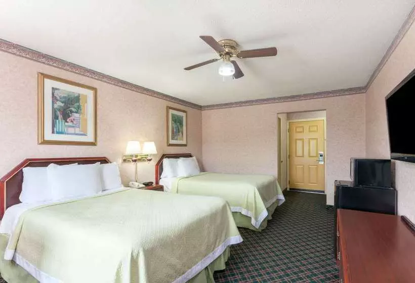 호텔 Days Inn By Wyndham Holladay