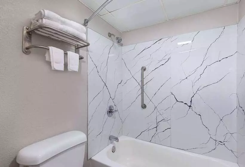 호텔 Days Inn By Wyndham Holladay