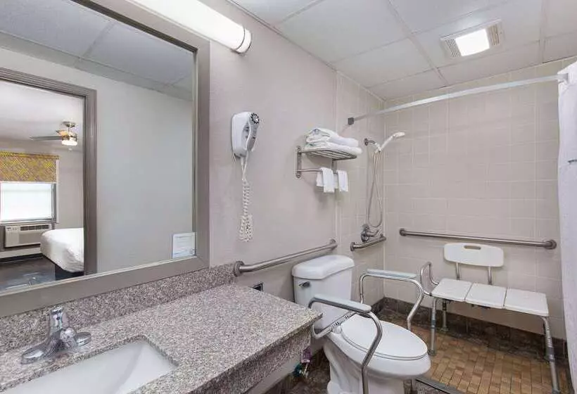 호텔 Days Inn By Wyndham Holladay