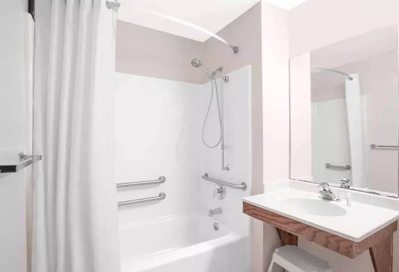 ホテル Days Inn By Wyndham Madison Ne/windsor