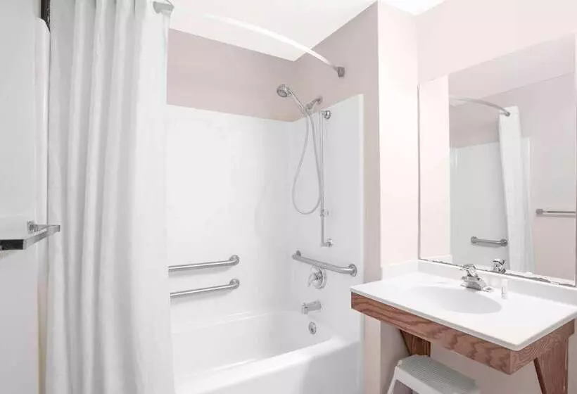 ホテル Days Inn By Wyndham Madison Ne/windsor