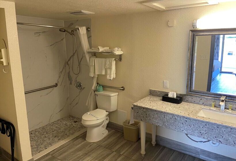 Отель Days Inn By Wyndham Okmulgee