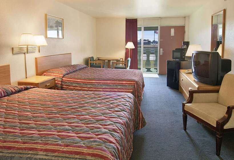 Отель Days Inn By Wyndham Okmulgee
