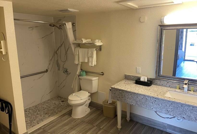 Отель Days Inn By Wyndham Okmulgee