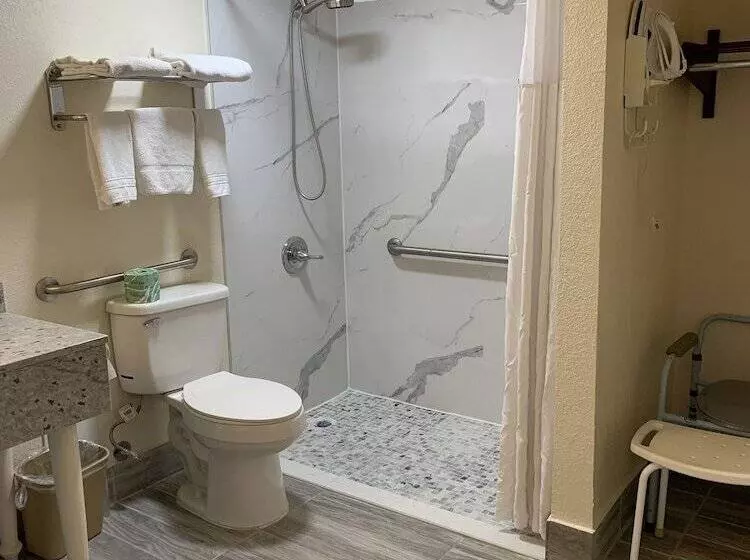 호텔 Days Inn By Wyndham Okmulgee