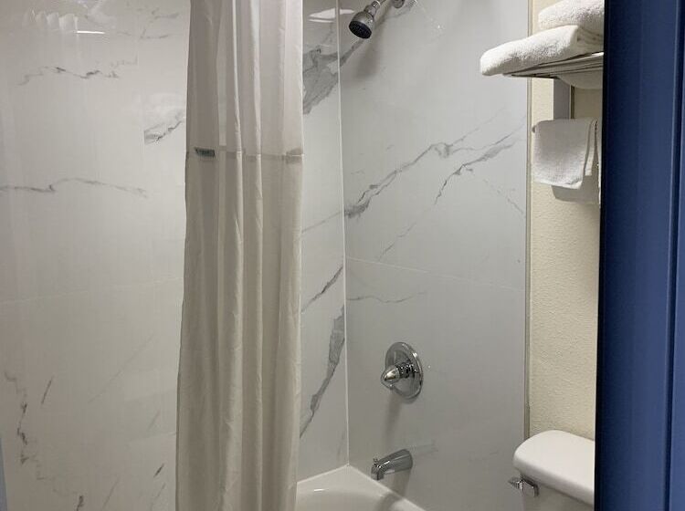 Отель Days Inn By Wyndham Okmulgee