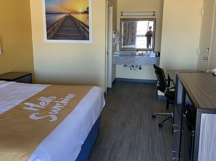 Отель Days Inn By Wyndham Okmulgee