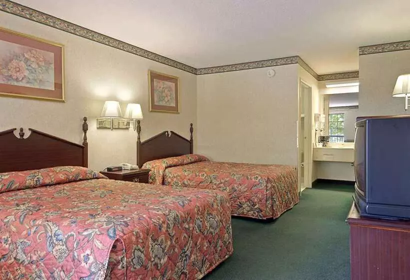 בית מלון כפרי Days Inn & Suites By Wyndham Fort Valley