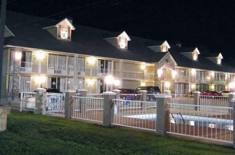 호텔 Interstate Inn