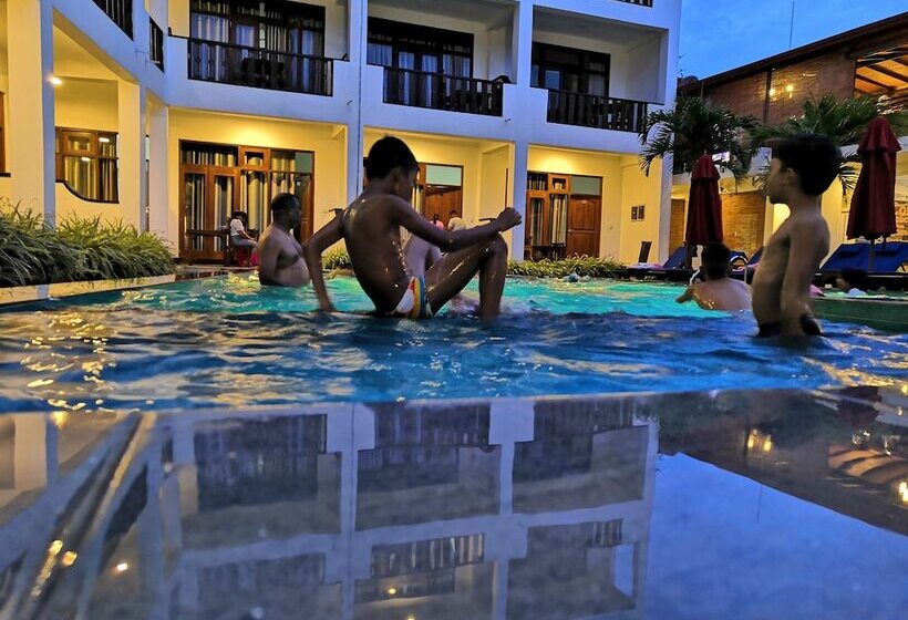 فندق Randiya Sea View