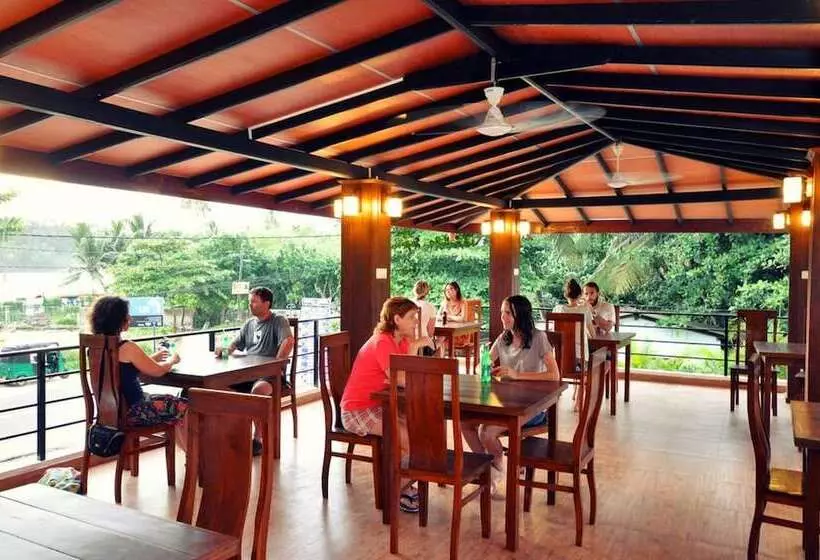 Hotelli Randiya Sea View