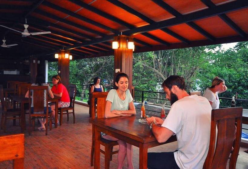 فندق Randiya Sea View