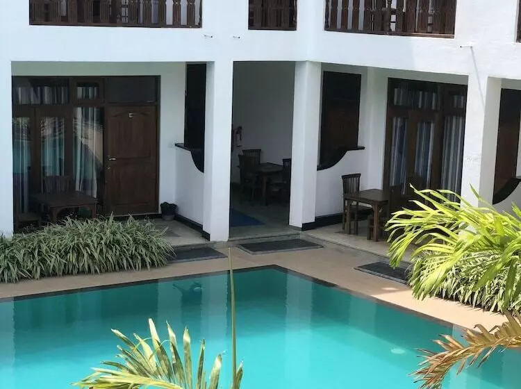 Hotelli Randiya Sea View