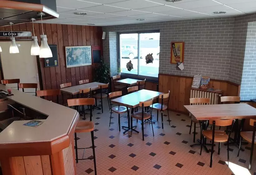 Majatalo Café De La Croix Morzel