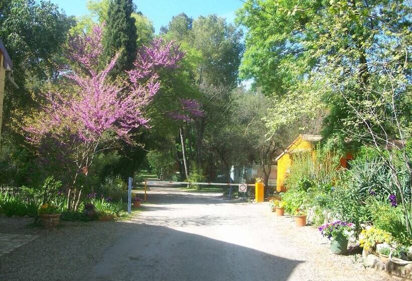 هتل Camping De La Chapelette