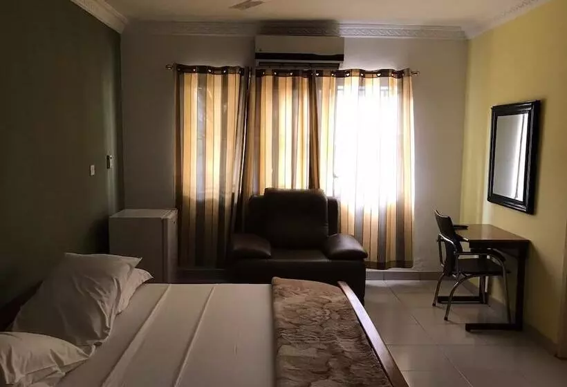 ペンション Mace Lodge