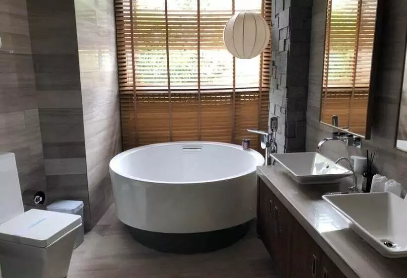 ペンション Qiansu Ban Jiang Xia Boutique Inn