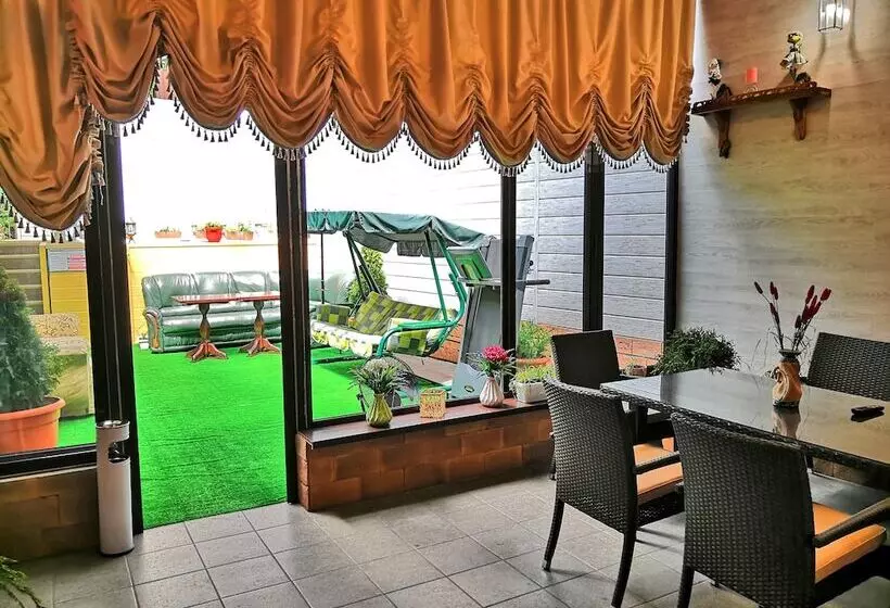 ペンション Restaurant And Hotel Complex «corsica»