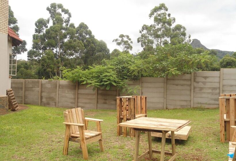 Пансион Rhino Rest Camp