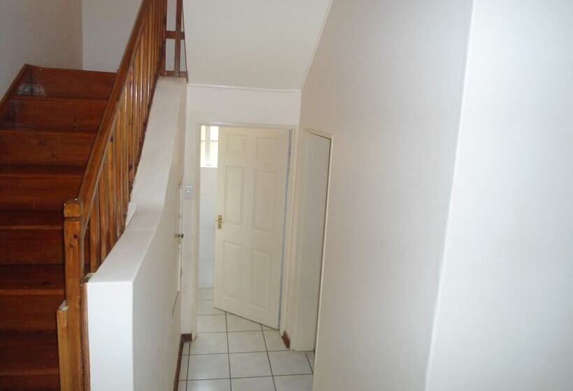 Пансион Rhino Rest Camp