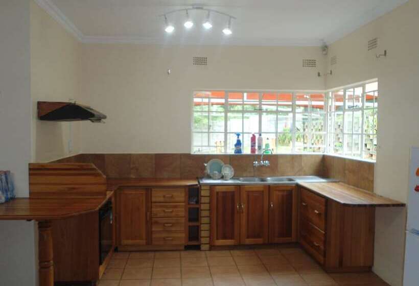 Пансион Rhino Rest Camp