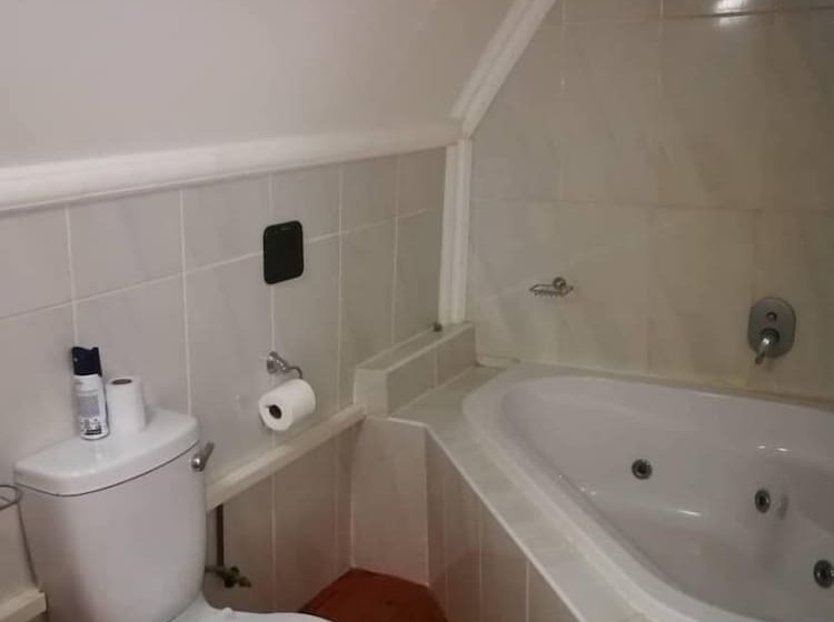 Пансион Rhino Rest Camp