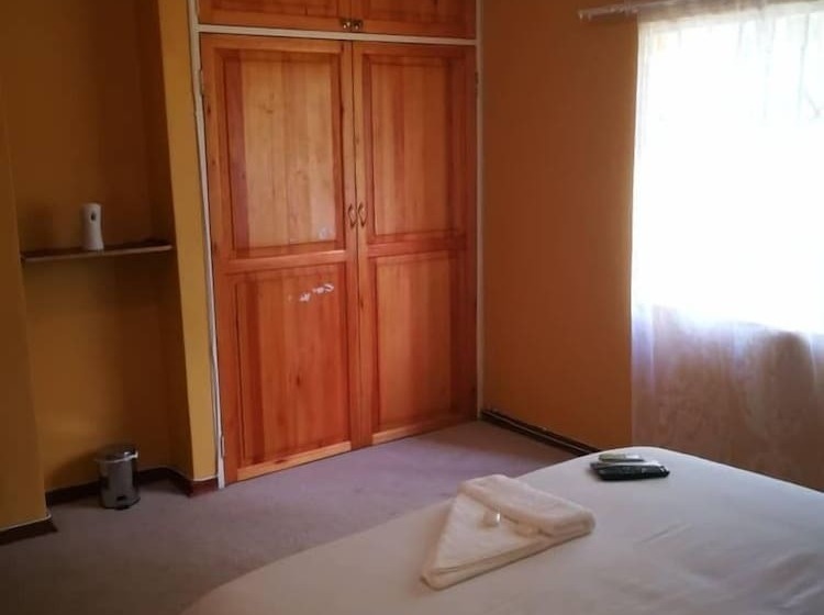 Пансион Rhino Rest Camp