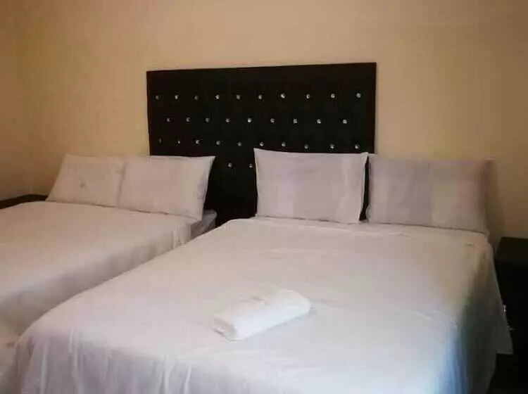 پانسیون Rhino Rest Camp