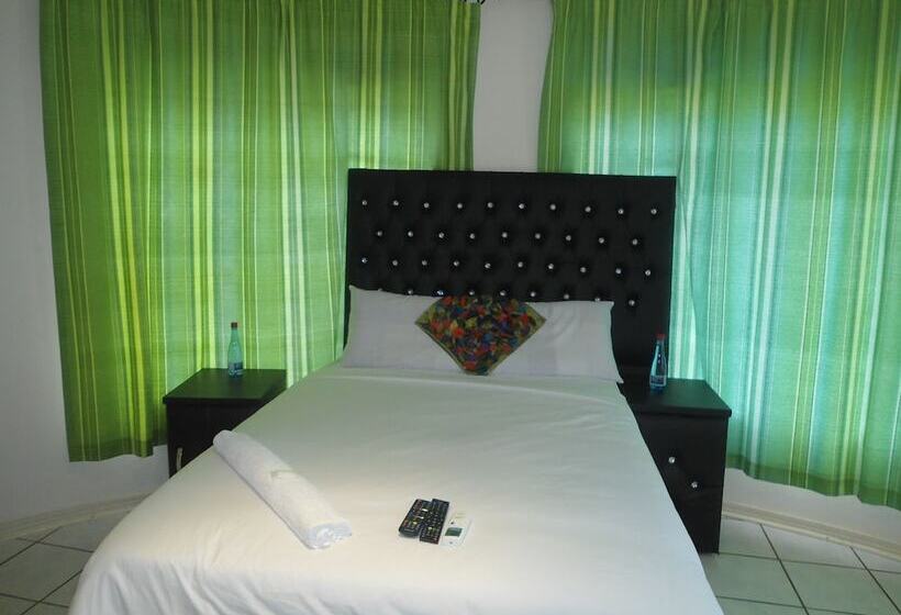 Пансион Rhino Rest Camp