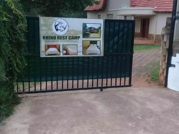 پانسیون Rhino Rest Camp