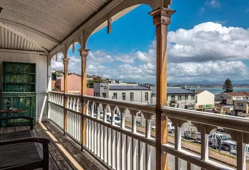 Majatalo Sandstone Manor