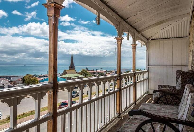 פנסיון Sandstone Manor