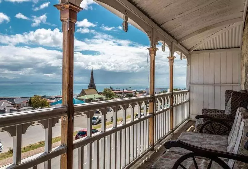 Majatalo Sandstone Manor