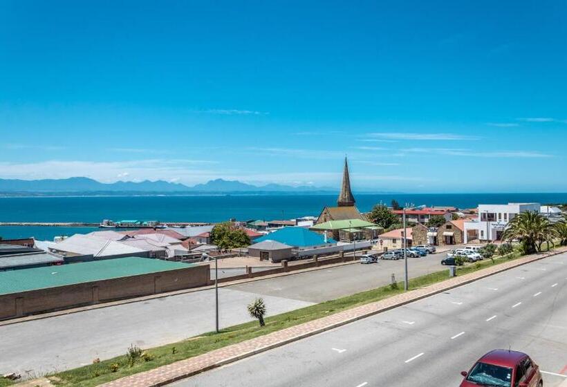 פנסיון Sandstone Manor